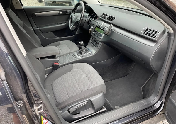 Volkswagen Passat cena 33900 przebieg: 240000, rok produkcji 2011 z Tykocin małe 79